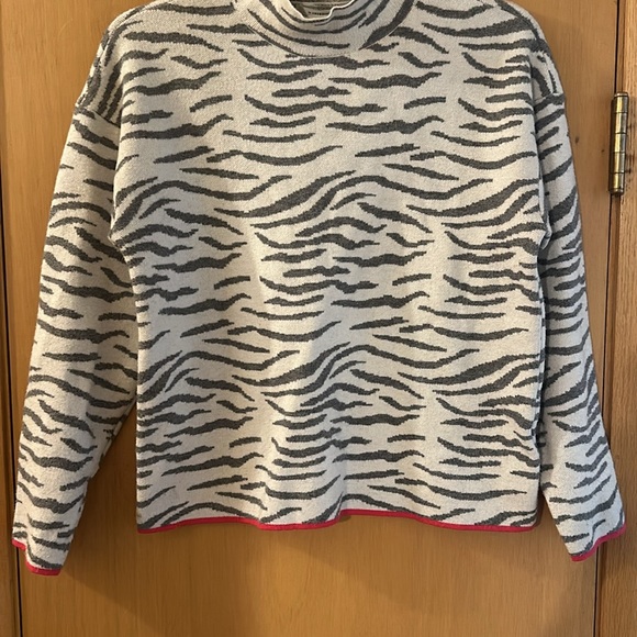 Anthropologie Women’s Lizzie Mock Neck Zebra Tiger Print Sweater Gray Size Small - Picture 6 of 13